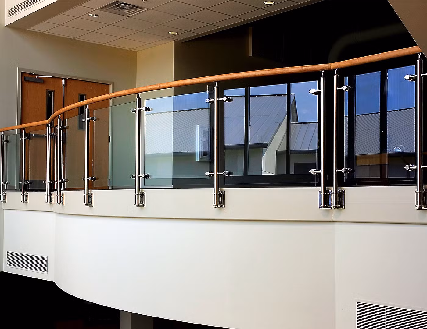 Stainless steel and glass handrail combination